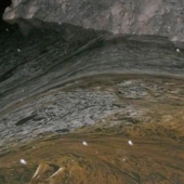 На реке Повракула под Архангельском произошел разлив нефтеродуктов